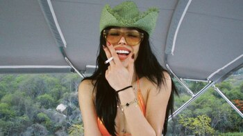 Danna Paola se quitó sus uñas postizas y explicó las profundas razones detrás de esta decisión