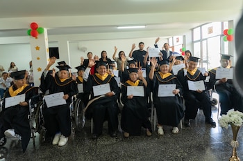 La ceremonia reunió a residentes,