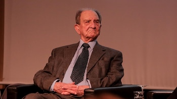 Albares impone la Gran Cruz