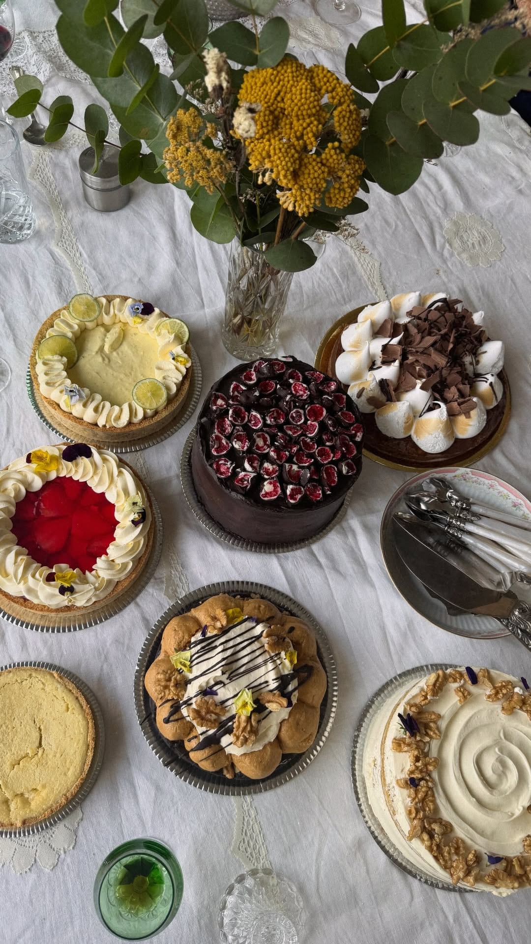 Una variedad de tortas y postres por los que apostó la pareja para el sábado