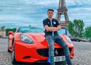 Ezzequiel tiene 21 años y