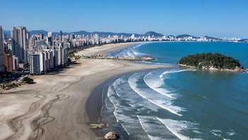 Santos ofrece un enfoque integral