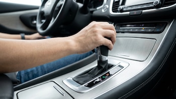 Qué significa la letra “D” y por qué no existe en los autos manuales