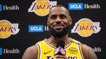LeBron James deja Los Angeles Lakers y será agente libre