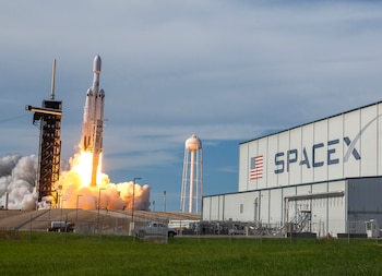 La carrera espacial actual está liderada por SpaceX. (EFE/CRISTÓBAL HERRERA-ULASHKEVICH)