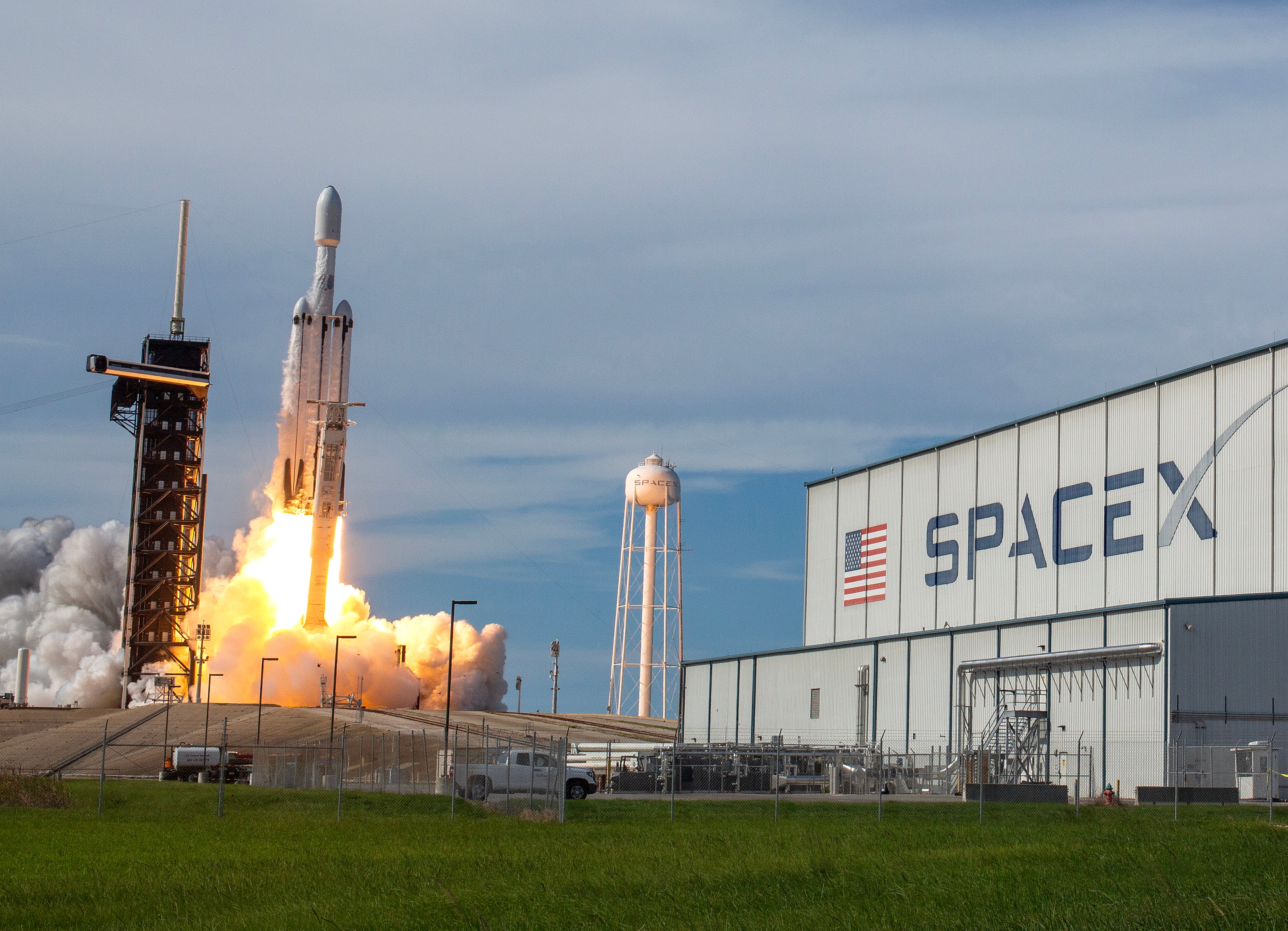 La carrera espacial actual está liderada por SpaceX. (EFE/CRISTÓBAL HERRERA-ULASHKEVICH)