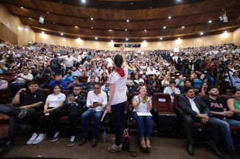 Sheinbaum en el Teatro Morelos,