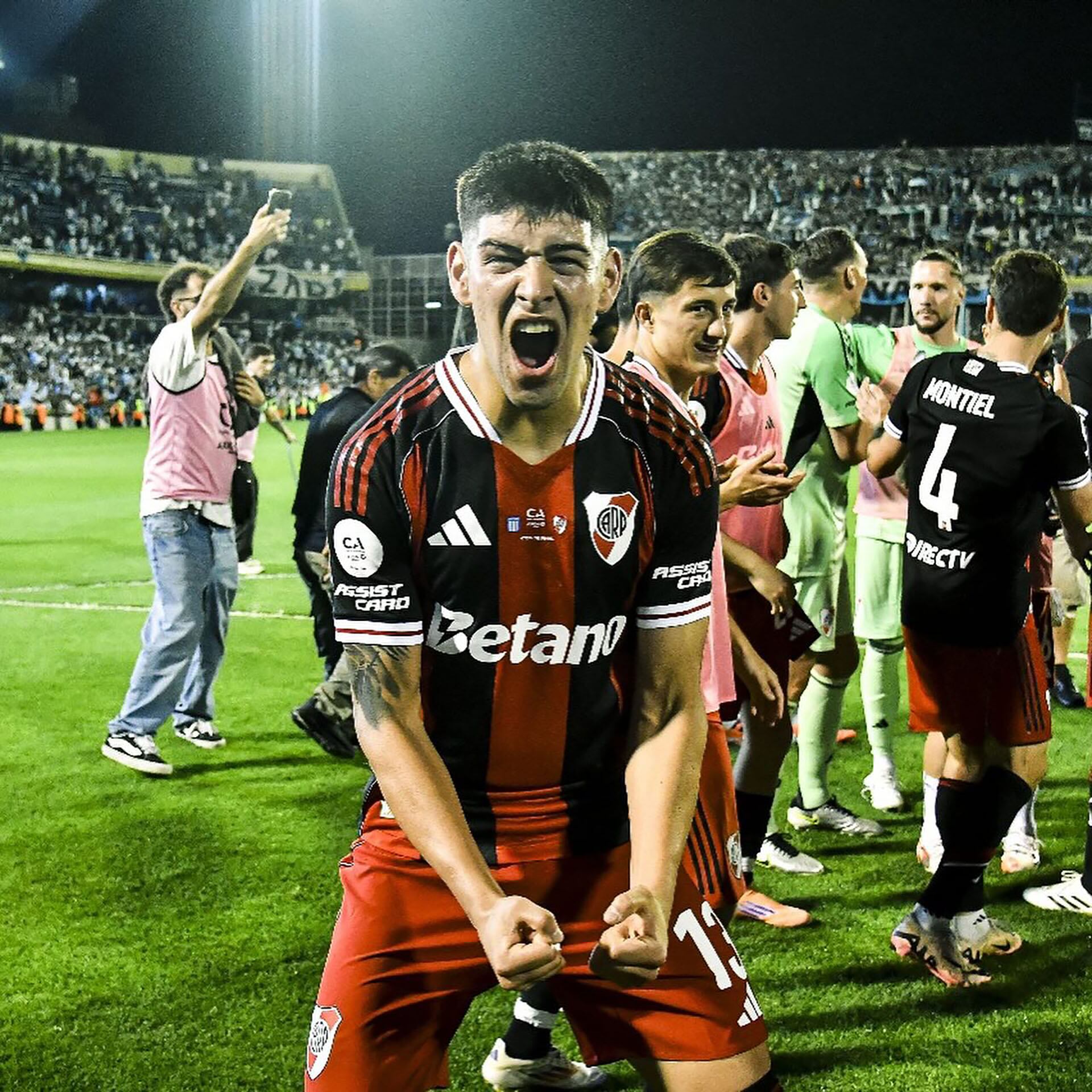 River suma 39 partidos en como profesional: 30 con la camiseta de Central Córdoba, donde marcó dos goles, y nueve con la River (@lautarorivero_03)