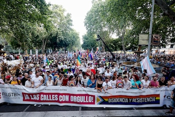 Vista general de la manifestación del Orgullo 2026. (EFE/Sergio Pérez)