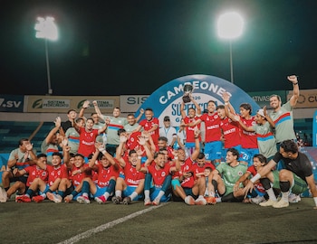 Club Deportivo FAS se proclamó supercampeón del fútbol de El Salvador tras vencer 3-0 a Luis Ángel Firpo en el estadio Cuscatlán. (Cortesía: Club Deportivo FAS)