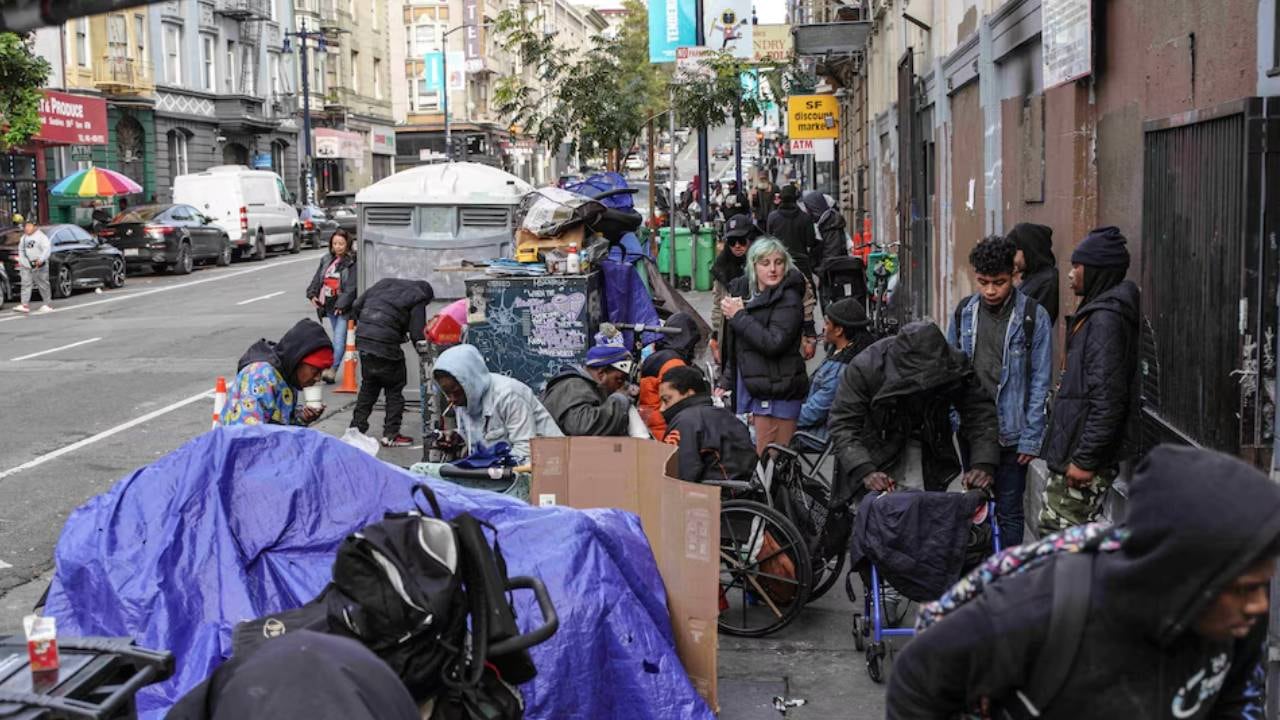 El condado de Miami-Dade enfrenta una crisis habitacional con 858 personas viviendo a la intemperie, según cifras oficiales recientes. (Reuters)