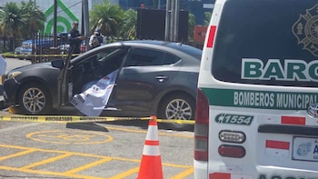 Dispararon contra un abogado dentro de su auto y lo matan en el estacionamiento de un centro comercial de Guatemala