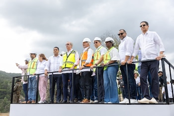 El gobierno de Luis Abinader reactivó la presa de Guaigüí en julio de 2025 tras más de dos décadas de abandono y prevé concluirla en 30 meses. (Foto cortesía Presidencia de la República Dominicana)
