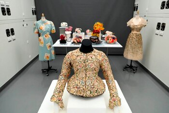 Según Andrew Bolton, la intención