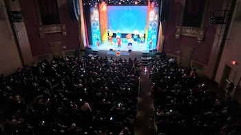 El espectáculo infantil incluye canciones populares interpretadas con fragmentos en inglés junto a los personajes Nesho, Bam y Mei-Li