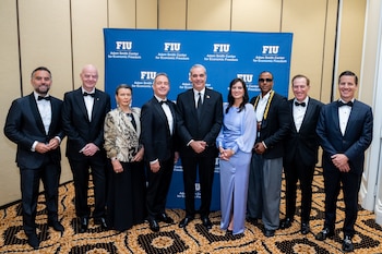Enrique Acevedo, Gianni Infantino, Maris Franca Llorens-Antognoli, Carlos Díaz-Rosillo, Luis Abinader, Jeanette Nuñez, Yotuel Romero, Antonio Huertas y Bernie Moreno en la Champion of Freedom Dinner & Celebration.