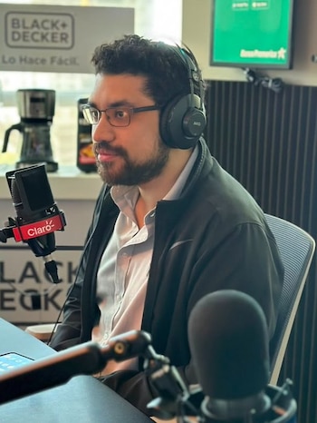 Arturo López Rodas explicó que Vértices es su primer largometraje y que nació como un proyecto viable con pocas locaciones y peso en los diálogos./ (La Tribu FM)