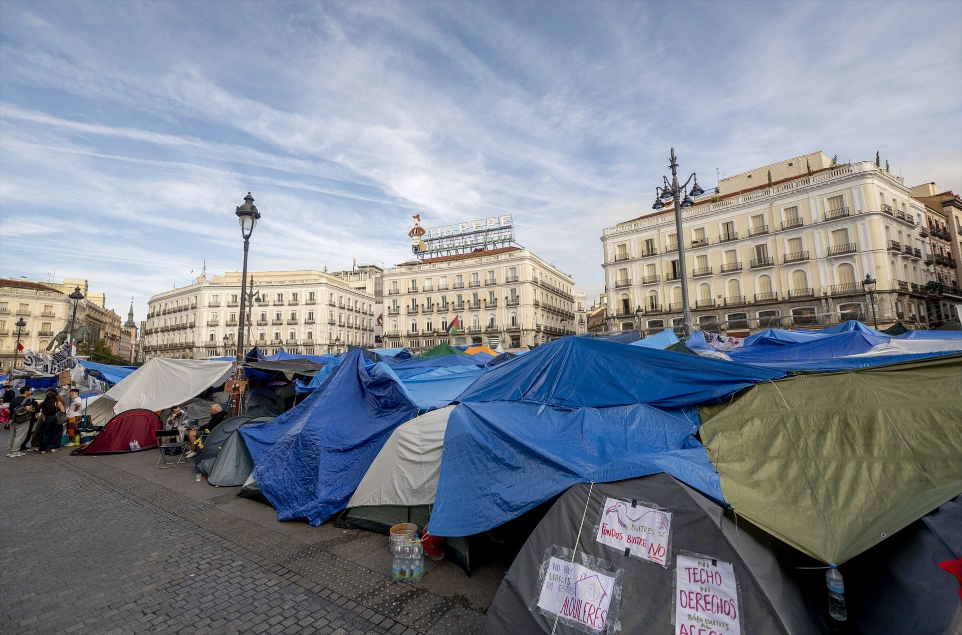 Tiendas de campaña en la Puerta del Sol. (Alberto Ortega / Europa Press)