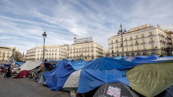 La acampada en Sol se queda: la Justicia responde a la Comunidad de Madrid que no ve inacción en la Delegación del Gobierno