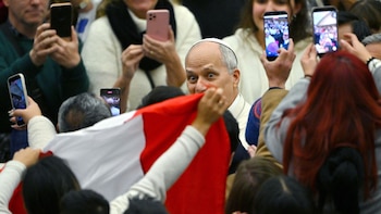 Papa León XIV se emociona