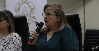 Odalis García aseguró que, preliminarmente, no hay evidencia de fallas en la calidad de las vacunas ni en su aplicación. (Foto: Redes sociales)