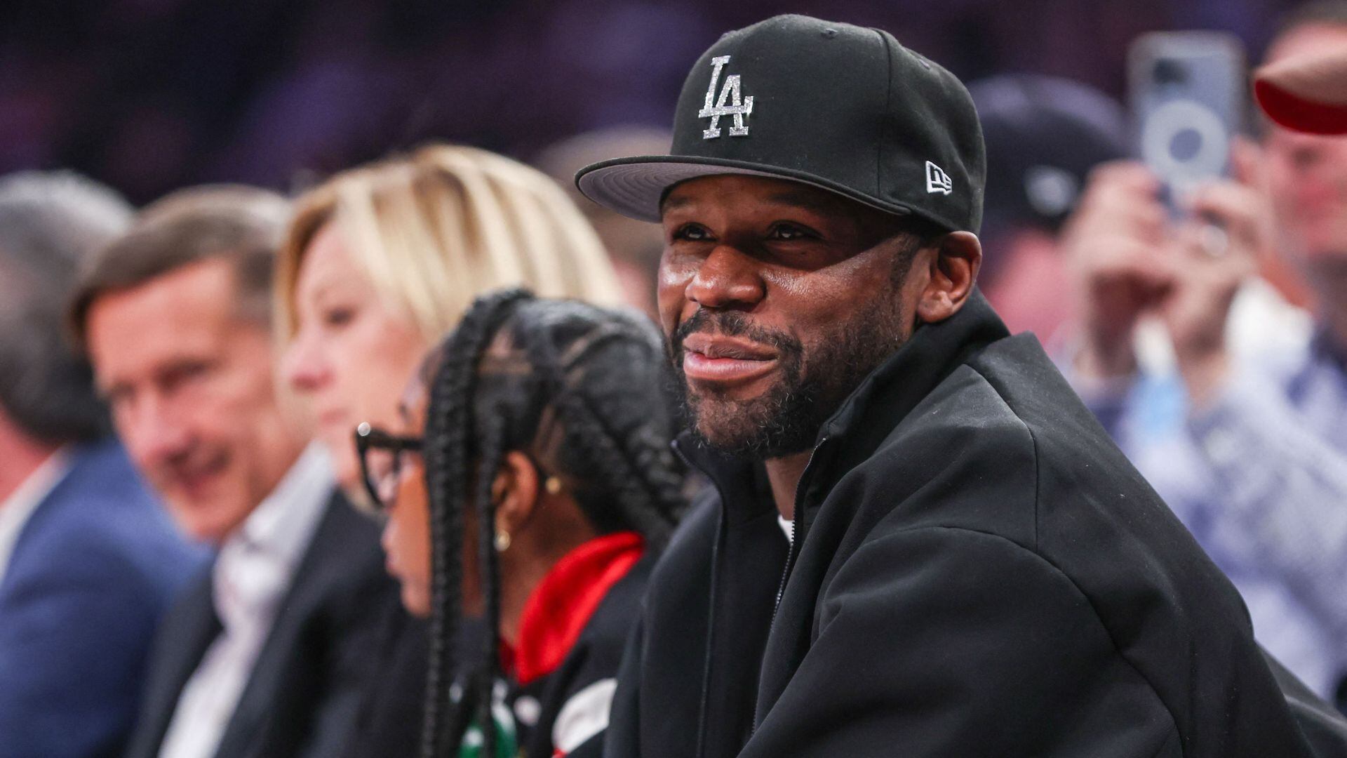 Floyd Mayweather apostó a favor de Canelo en su pelea con Scull y ganó miles de dólares (Crédito- IMÁGENES vía Reuters Connect)