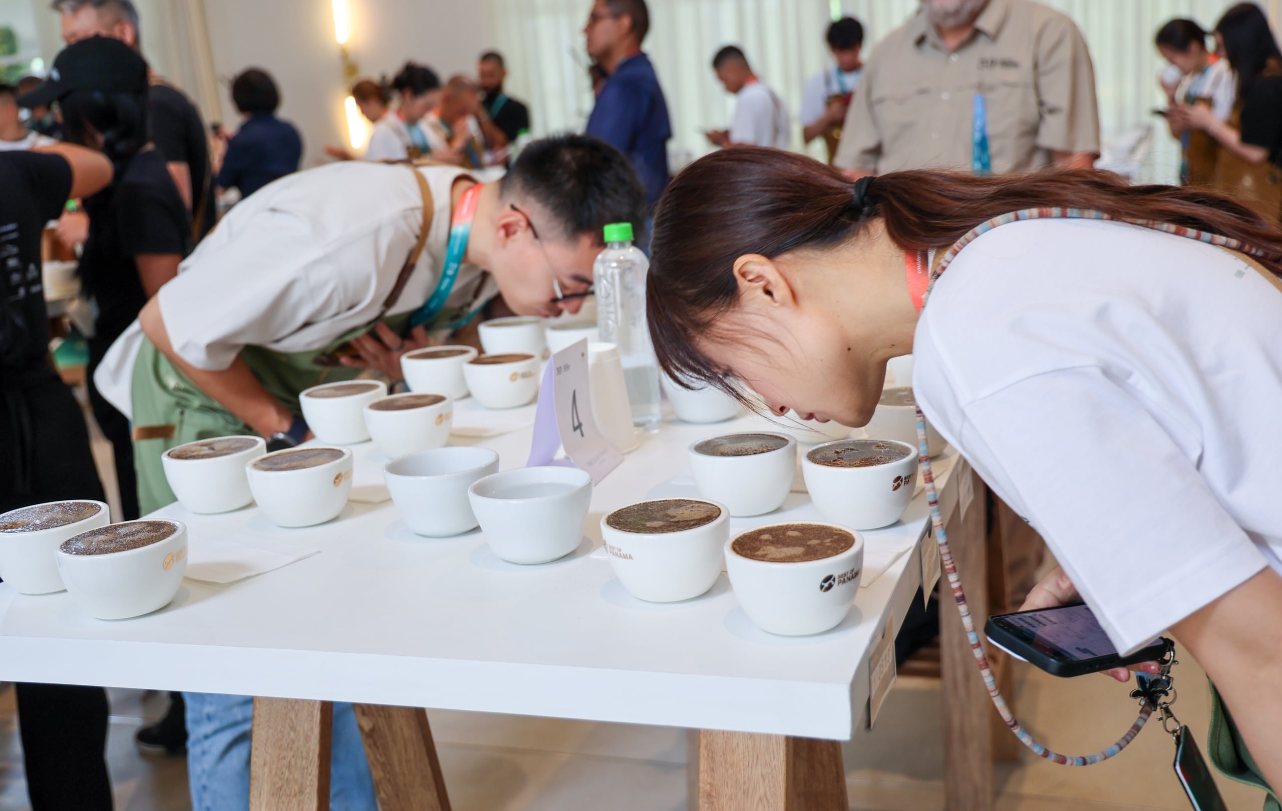 La taza fue descrita con notas de jazmín blanco, limón y manzana verde fresca, además de un final de bergamota. Cortesía
