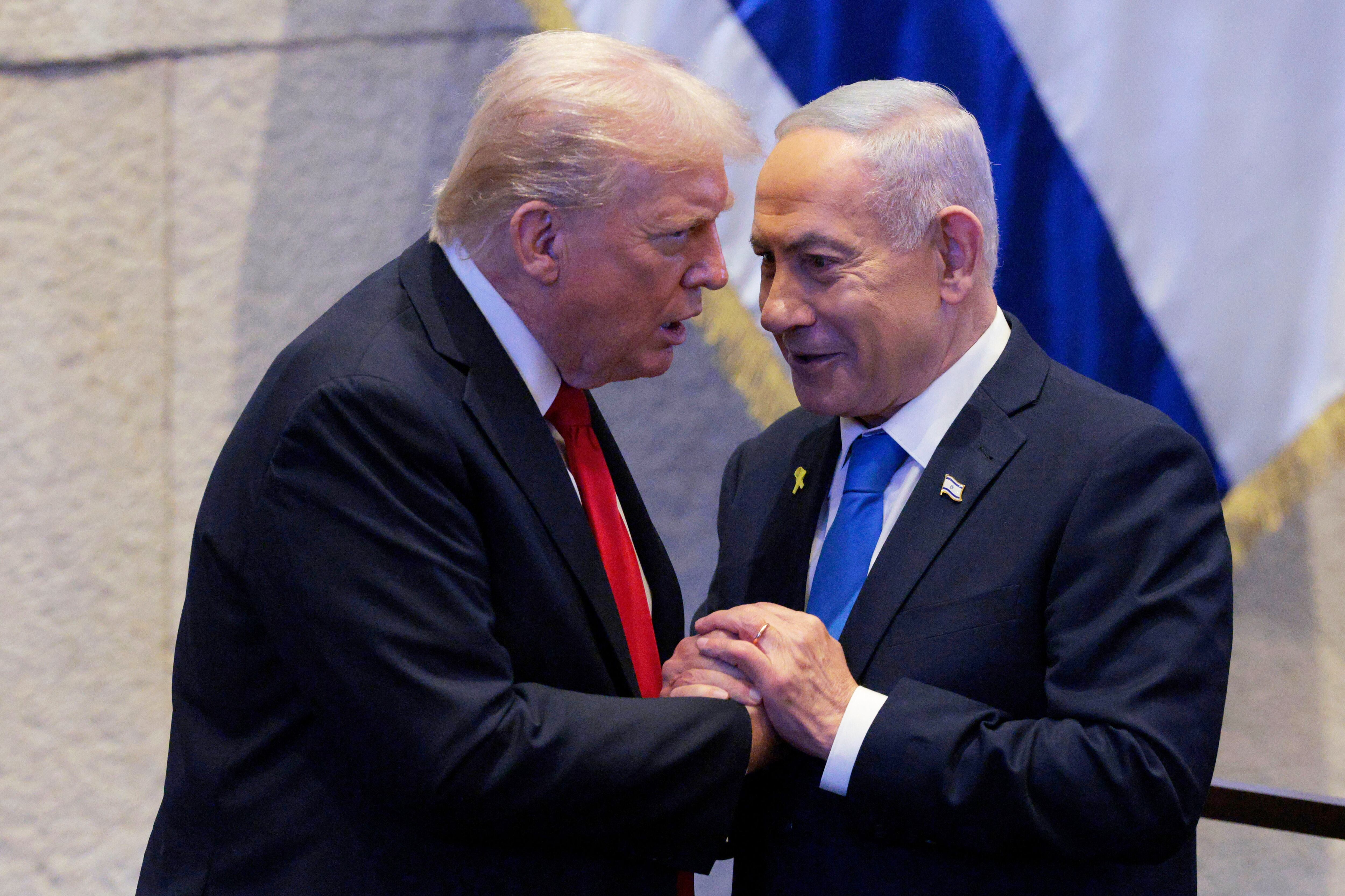 Donald Trump con el primer ministro israelí Benjamin Netanyahu (AP)