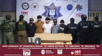 Agentes de la FESC detuvieron a cinco personas presuntamente vinculadas con “Los Rusos” en Mexicali. (Cortesía)
