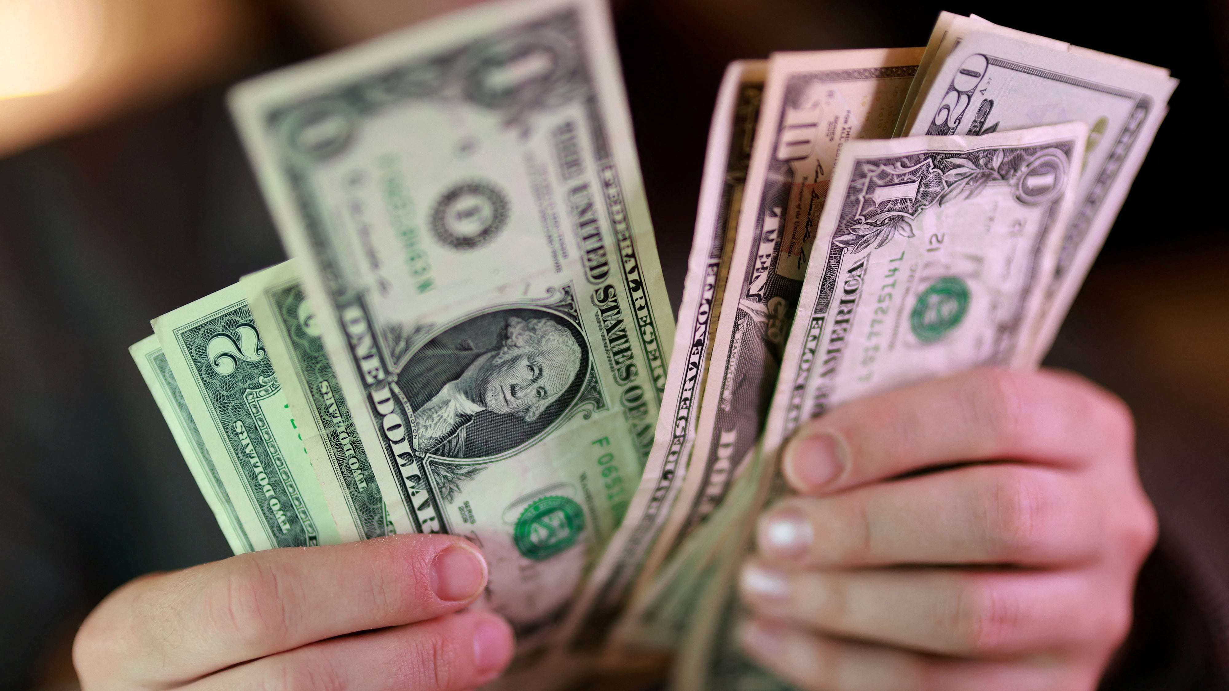 Dólar hoy en Colombia: abrió el martes 4 de agosto en $3.222,88 cayendo $7,56 frente a la TRM