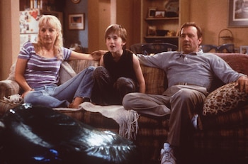 380717 01: From l-r: Helen