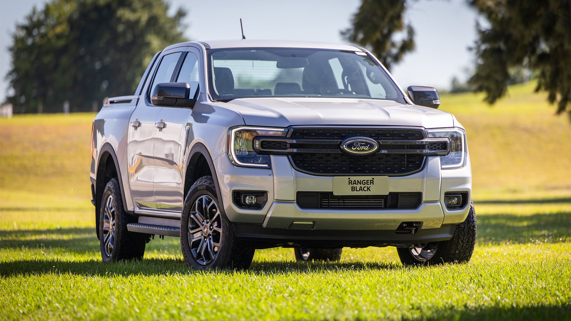 La pickup Ford Ranger Black 2026 es una nueva versión intermedia con tracción simple y caja automática. (Ford Argentina)