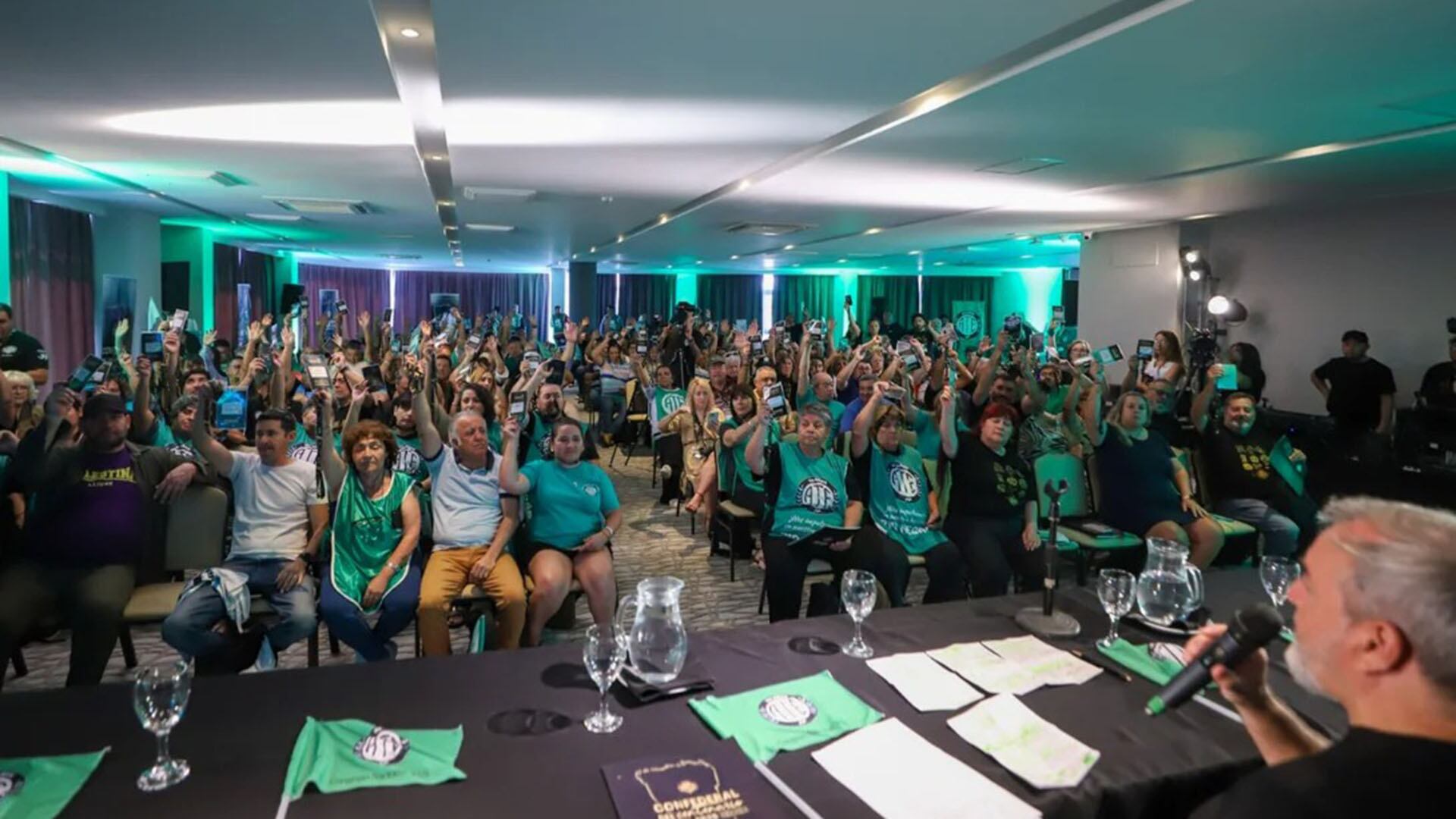 El plenario que se realizó ayer en la provincia de San Luis, en donde se aprobó la medida de protesta (Fotos: Prensa ATE)