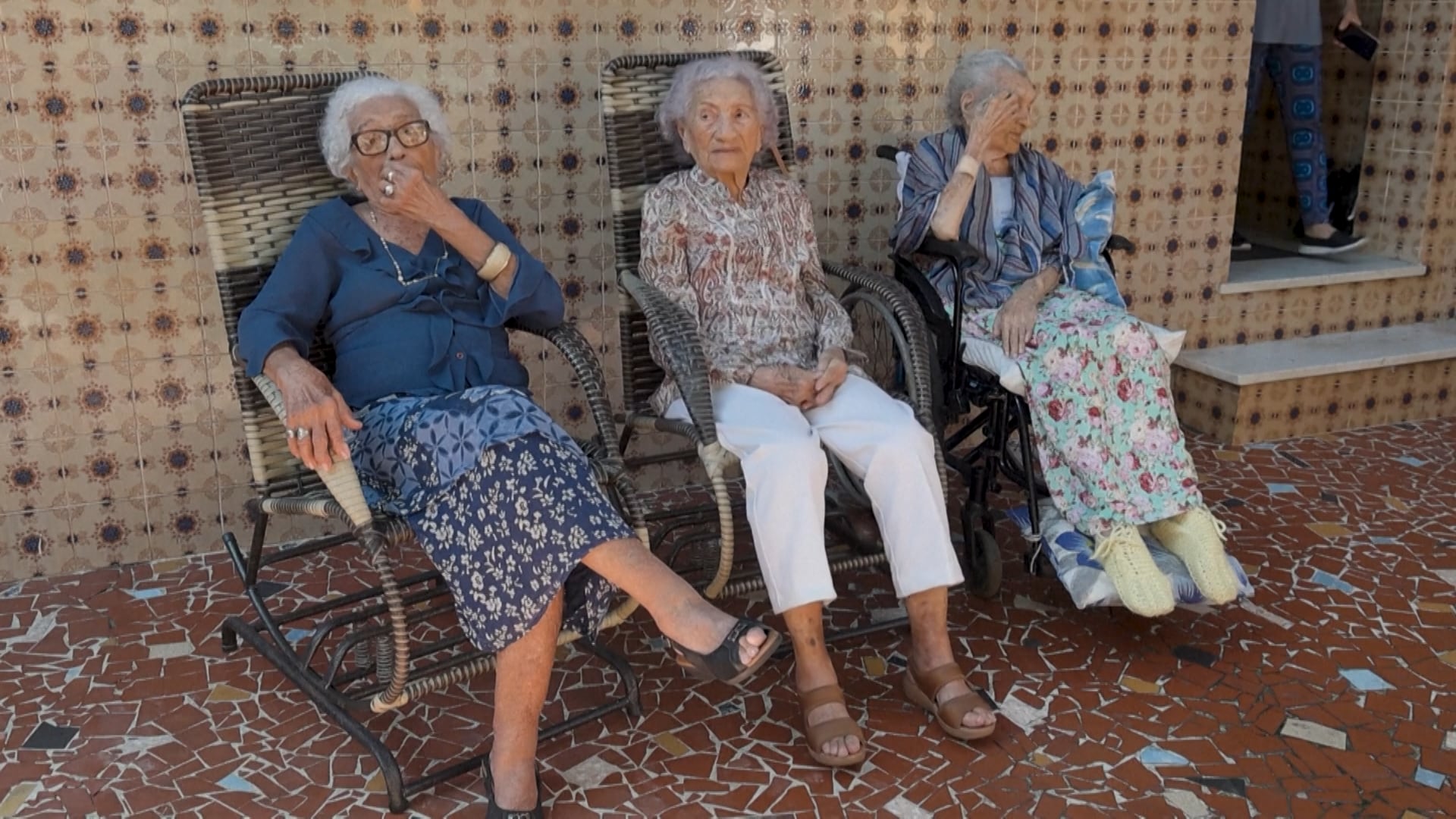 Ellas viven más, pero manifiestan menos interés por los tratamientos antiage y mayor recelo ante eventuales avances científicos antiage (Créditos: Reuters)