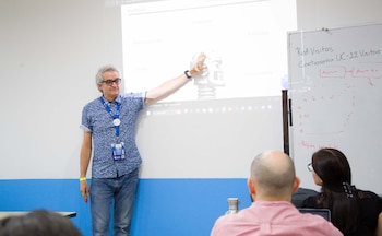 Las becas permitirán cursar carreras técnicas, bachilleratos universitarios y maestrías relacionadas con informática y tecnologías de información. Crédito: CENFOTEC