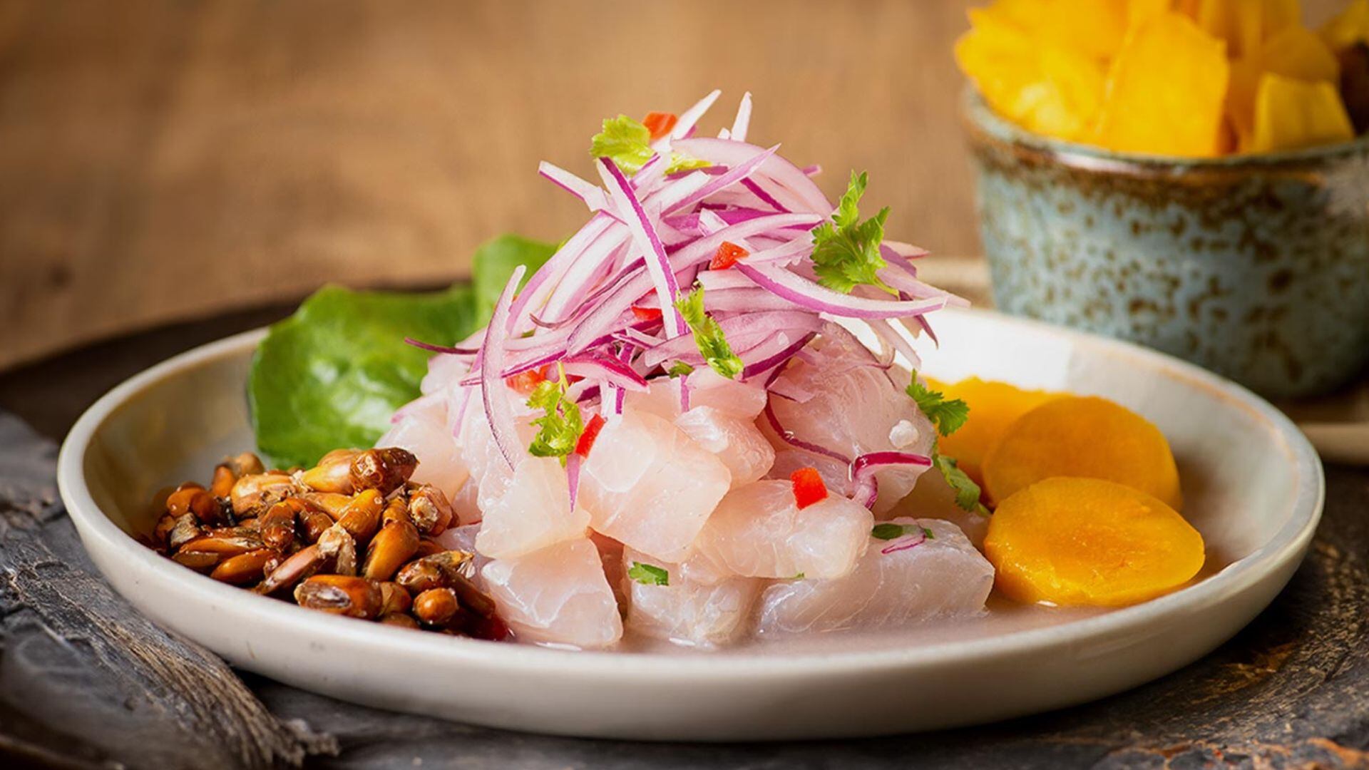 El ceviche peruano sufrió transformaciones luego de la inmigración japonesa a finales del siglo XIX.