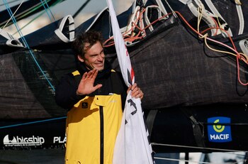 El navegador francés levanta los