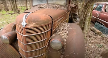 Entre los vehículos hallados, se destacan Chevrolets, Fords, Buicks y Dodges, todos con signos evidentes de abandono. (Instagram/@adventures_made_from_scratch)