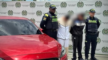 Incautan vehículo que facilitó el robó de una familia en la calle 127 con autopista Norte: dos criminales fueron capturados