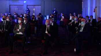 Los empresarios siguieron con mucha