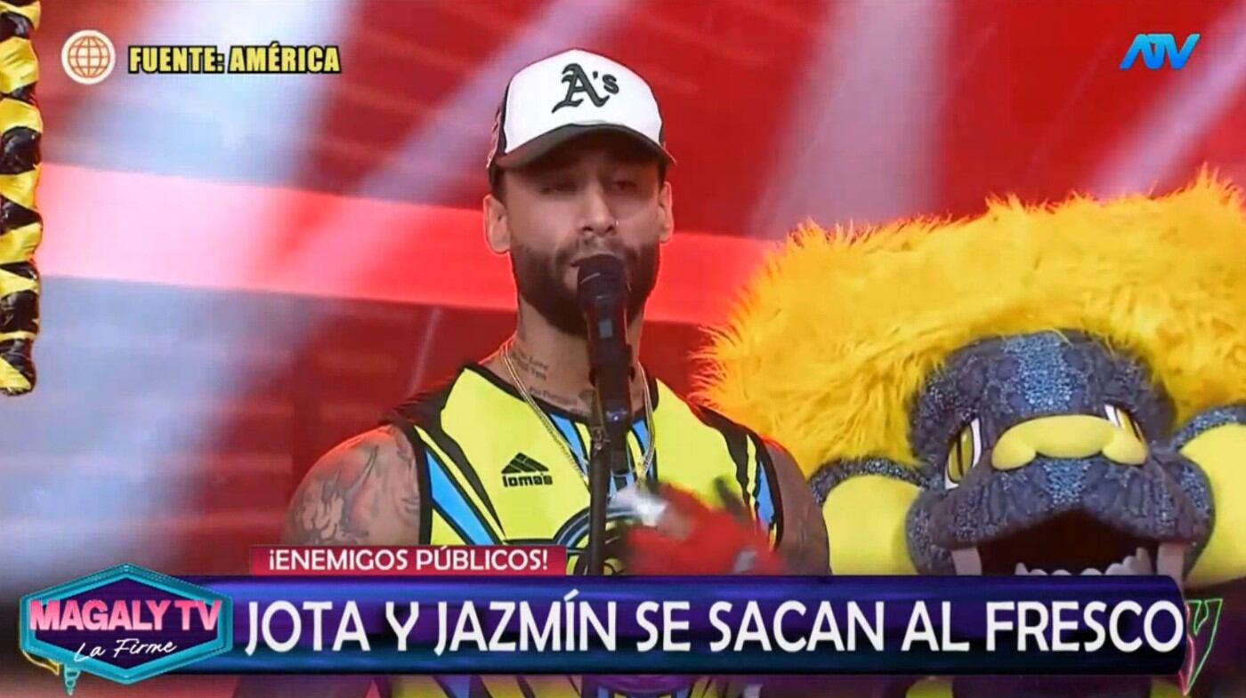 J. Benz minimiza trabajo de Jazmín Pinedo y ella responde furiosa: “Cuando quiero soltar mi veneno, lo suelto”. Captura: Magaly TV La Firme.