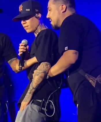 Santa Fe Klan enojado en concierto - México 14 de octubre