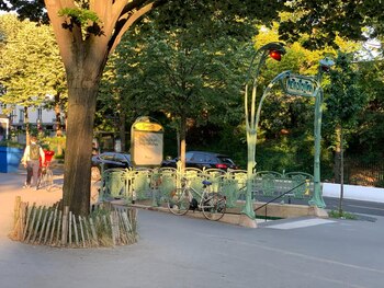 Un estación de metro de