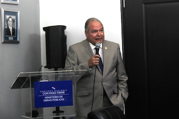 El ministro de Obras Públicas,