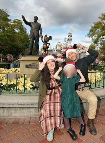 Camila Fernández junto a su