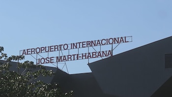 La aerolínea estatal venezolana reprograma