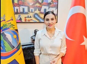 A través de un video,