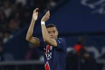Kylian Mbappé con la camiseta