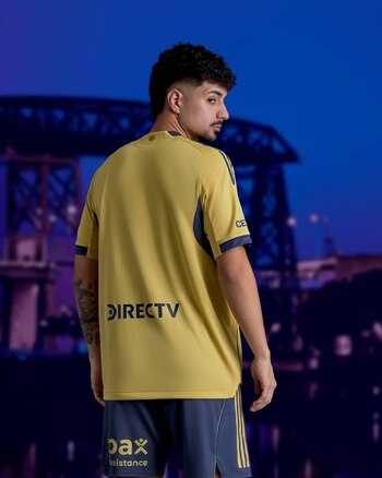 Williams Alarcón muestra el dorsal