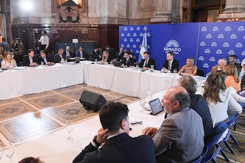 Reunión de la Comisión de Presupuesto y Hacienda en donde se trata el proyecto de Ley de Presupuesto General de la Administración Nacional para el Ejercicio Fiscal del año 2026, en el salón Azul del Senado de la Nación, Buenos Aires, Argentina.